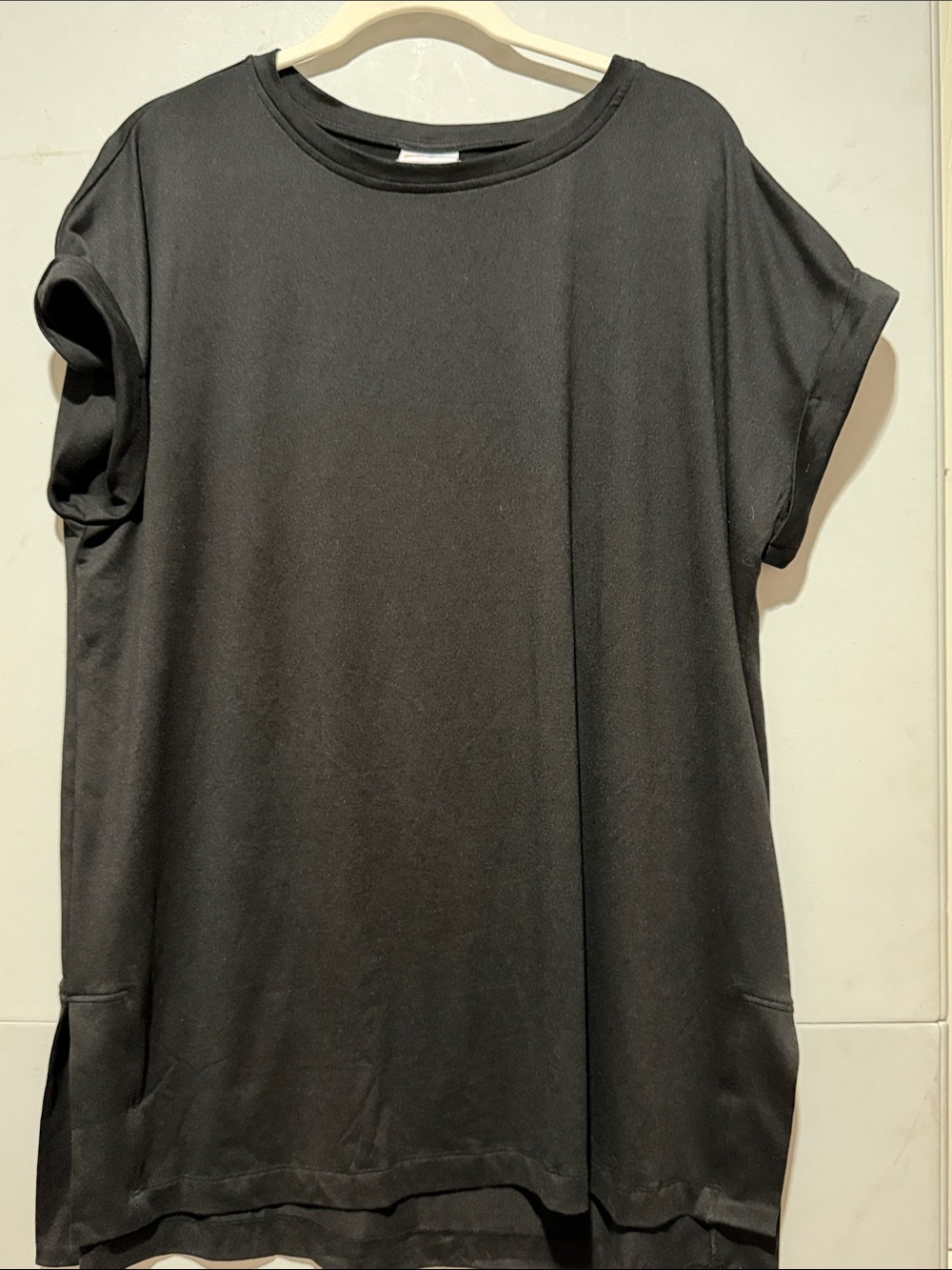 LuLaRoe Leah solid BLACK Short-Sleeve Tunic
